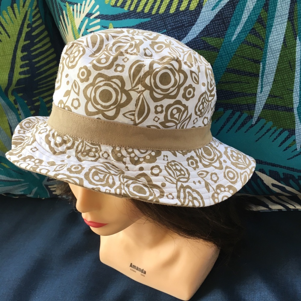 BRAND NEW BUCKET HAT